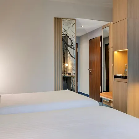 Courtyard By Marriott Hotel