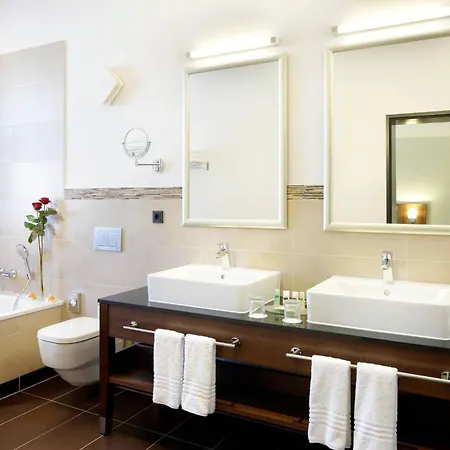 Courtyard By Marriott Hotel