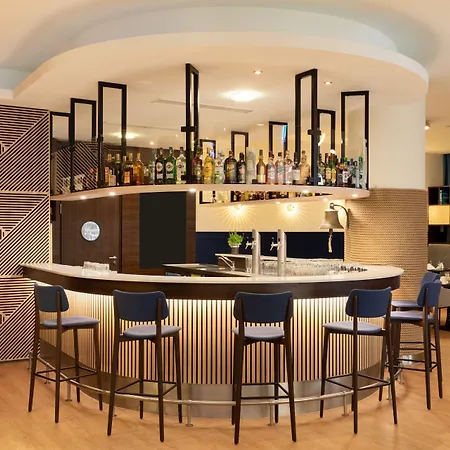 Hotel Courtyard By Marriott Brémy