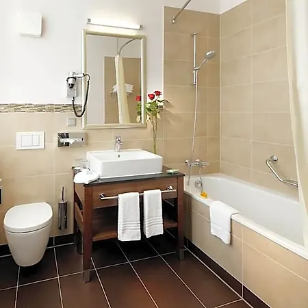 Courtyard By Marriott Hotel