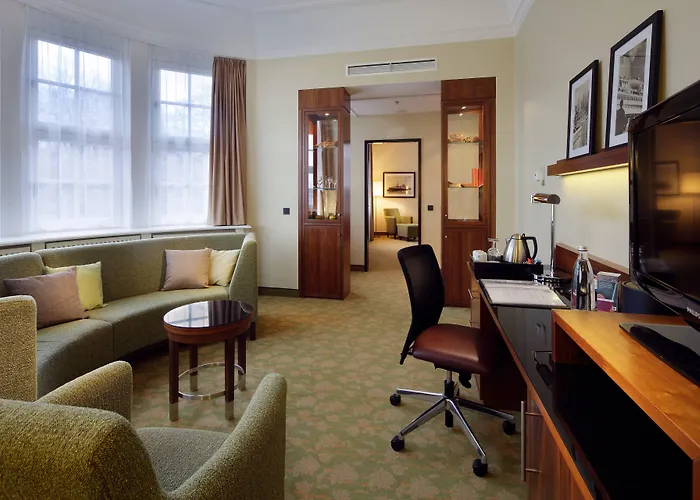 Courtyard By Marriott Otel 4*