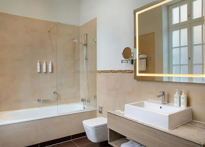 Courtyard By Marriott Otel