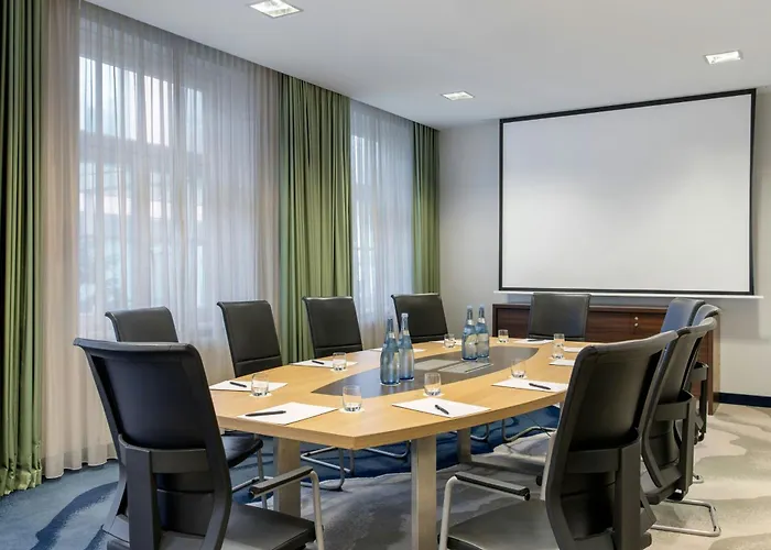 Courtyard By Marriott Otel